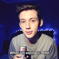 dot-dot-zalfie:@troyesivan if you were straight which female youtuber would you like to date?