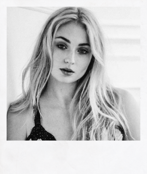 anthenia:Sophie Turner for Marie Claire UK.