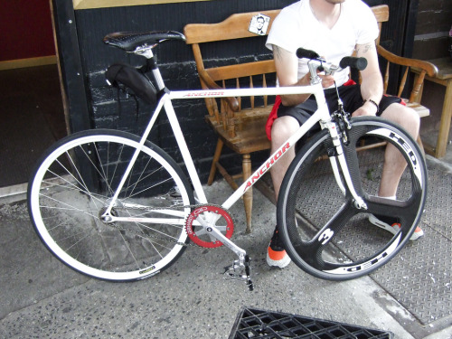 bisikleta:  New York City Bike (by onesevenone)