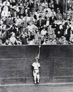 Distracted man drops drinks on fielder, 1959.