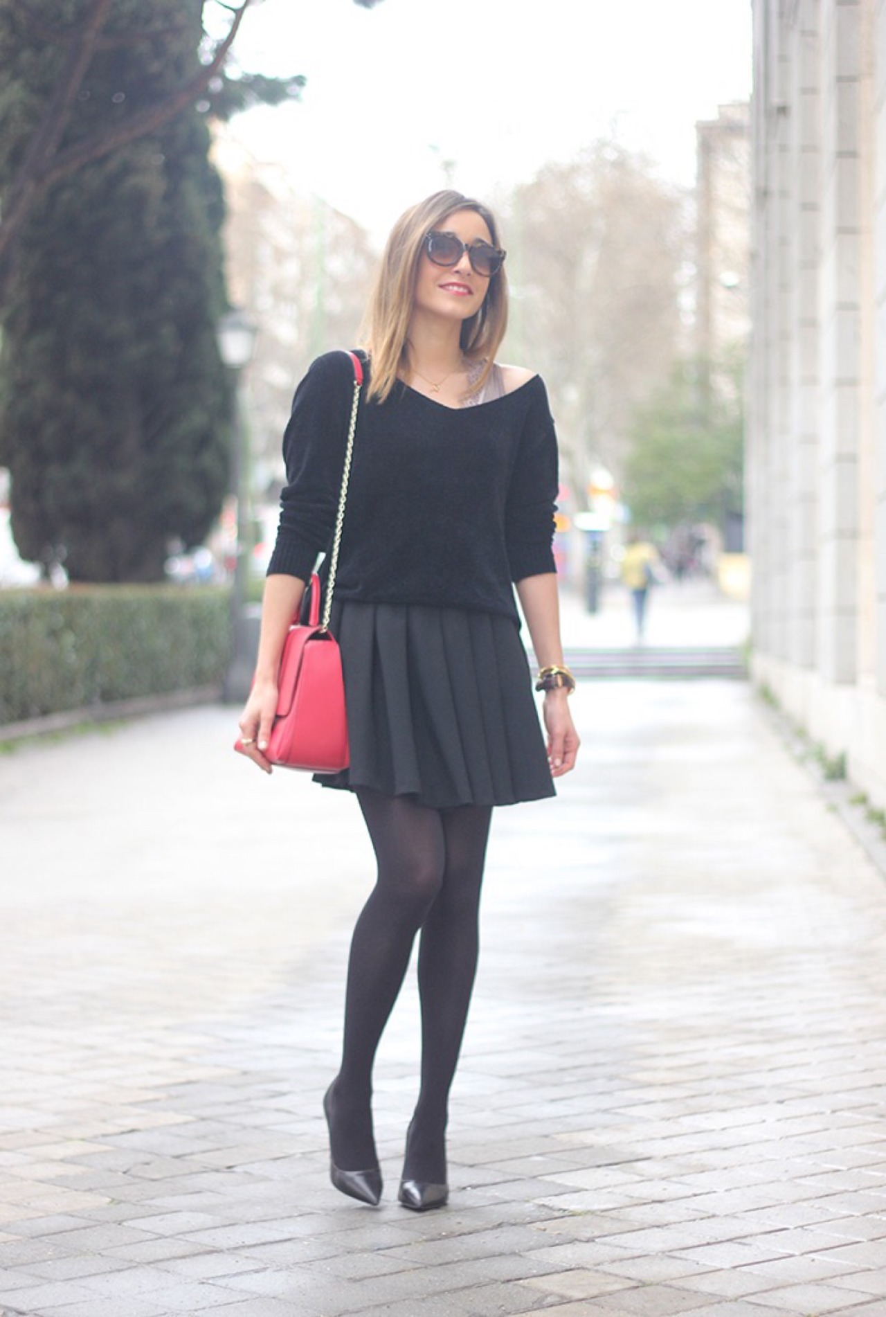 nylonsw:  aurozz:  http://www.besugarandspice.com/2015/03/black.html  black pantyhose!