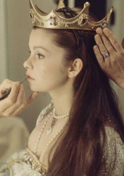 russianjewelled:  Geneviève Bujold in Anne