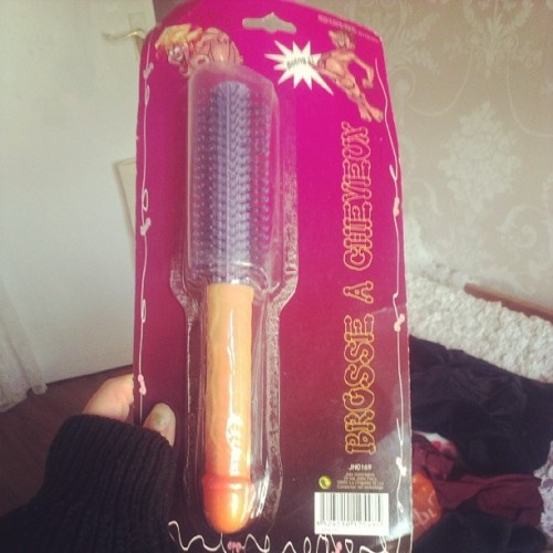 confessionsofanebayholic: Best Christmas present ever!!!! #penis #hairbrush