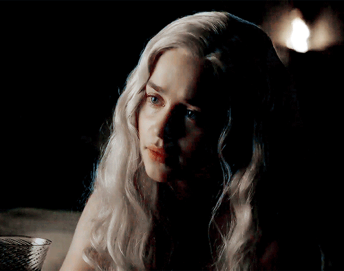 daenrystargaryen: Daenerys Targaryen in every episode: 5.01 “The Wars To Come”