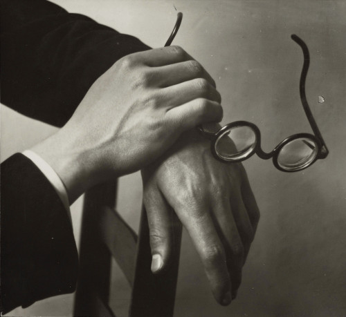 henk-heijmans:  Paul Arma’s hands, 1928 - by André Kertész (1894 - 1985), Hungarian
