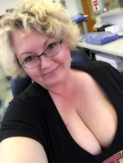 lustfullyyoursxoxo:  Work tease! ❤️ They