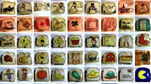 escapekit:  World’s Best Dad Draws on Over 1,000 Sandwich Bags for Kids Artist David LaFerriere’s kids must be constantly thrilled to open up their lunch boxes. After making the kids’ sandwiches, LaFerriere uses sharpie pens to draw a quick illustration