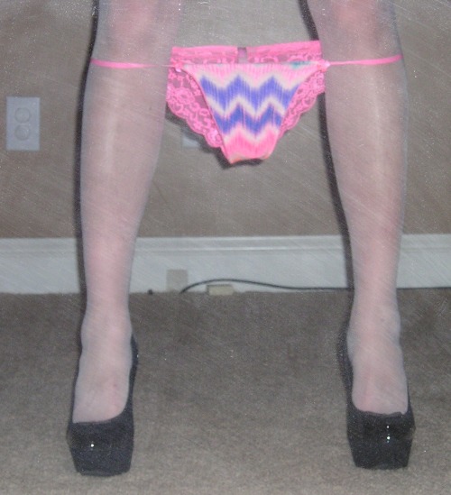 slippery4me:  aloveofpanties:  LOVE some bright colors  me too….  :D 