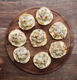 fatfatties:  Philly Cheese Steak Bagel Bites   