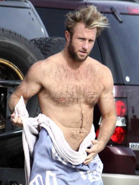 thecaltexan:I’m keeping this set for my blog. Because this actor, that hair, his lean muscular