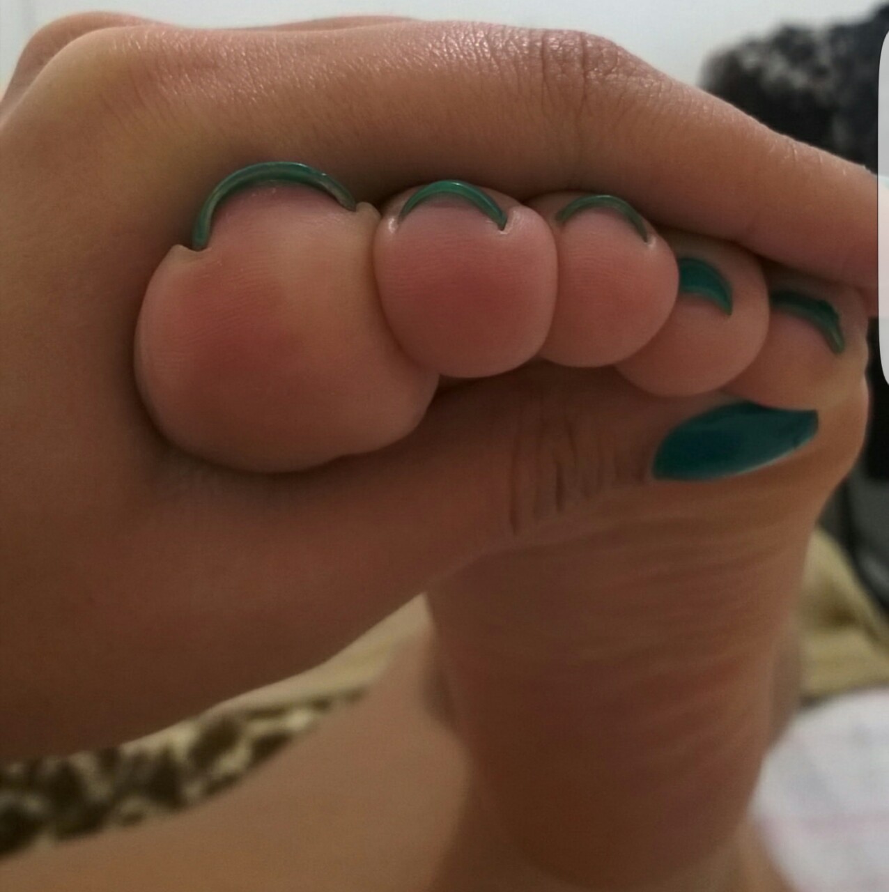 tribal-lion93:They belong in my mouth😍