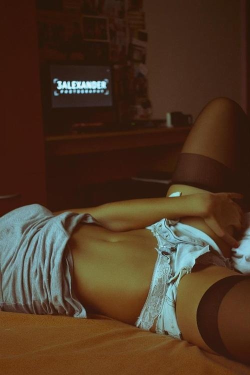 thehottesthere:  http://www.thehottesthere.com/
