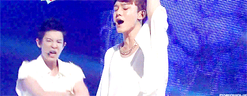 intoxicatedontokki:fuckingjongdae:i was so busy looking at chen being attractive that i didnt notice