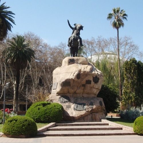 Estatua del general San Martín a caballo, parque, Mendoza, 2008.