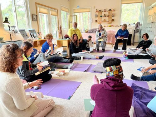 A few pictures from the Melody Crystal Healing workshop taught by Karen (sitting on the left in the 