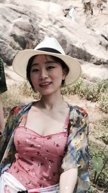 amoyjunyi: 奶子很极品，玩着很爽，很配合乳交口交，就是不愿意吃我精液，内射过几次，后来异国分手了@匿名 投稿