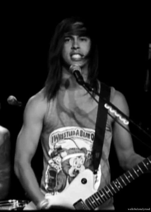 walkthelonelyroad:  probably ruining some lives with this ooops I’m so sorry 