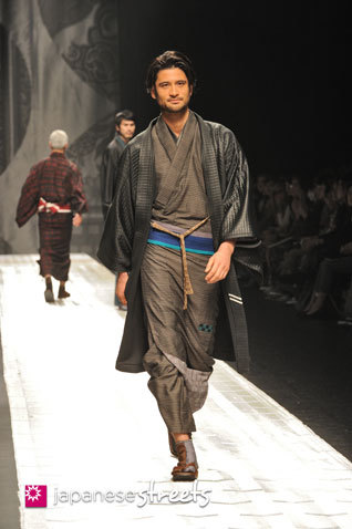 Jotaro Saito, Autumn/Winter 2013 Collection The little appliques are a nice touch!
