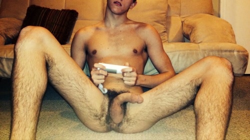 gaygeeksnsfw:  Playing super mario bros :D 