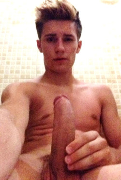 hotcollegeboys:  Find hot guys near you to hookup with: http://bit.ly/1Uj88dw