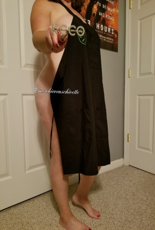 mischievouschivette:  mischievouschivette:  Found this apron in my room while cleaning.. came in a box i get from the chive every month. Guess i got this in September ahahahah  Goodnight my fellow pervs❤❤💋💋  Chive on @mischievouschivette !