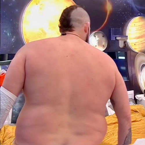 Boxing Athlete Used To Be 190Ibs In 2015, When He Entered This Reality TV Show In 2017 He Was Over 300Ibs.