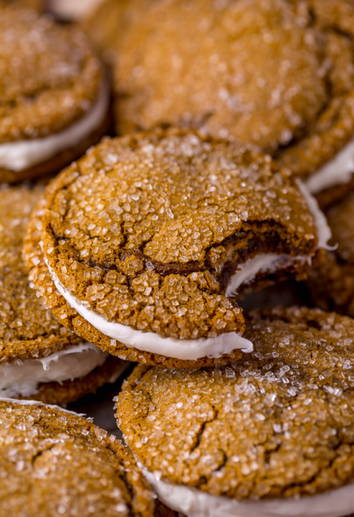 sweetoothgirl:  Molasses Cream Pie Cookies