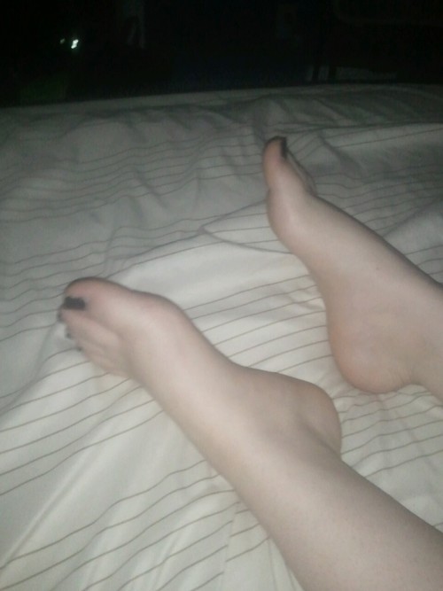 wifesbody: Sleeping feet