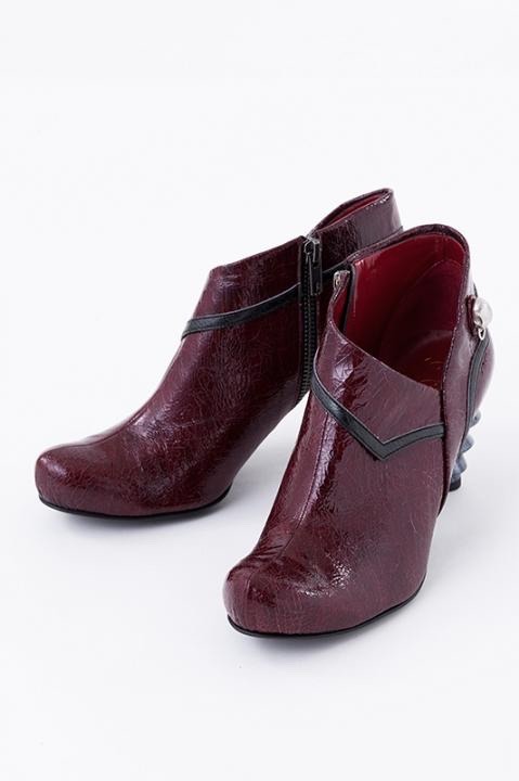 funtomscandy:  Kuroshitsuji x TyakeTyoke Shoe Collaboration 2014 vs 2015