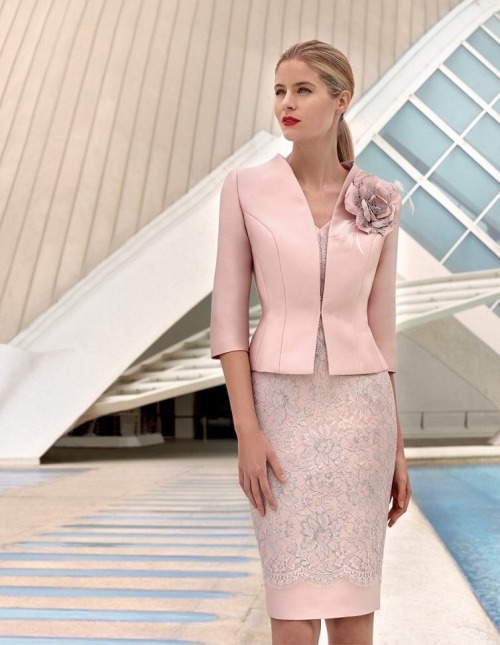 Suit for a wedding - or any other occasion?Elegant jacket with pencil skirt in tones of pink.