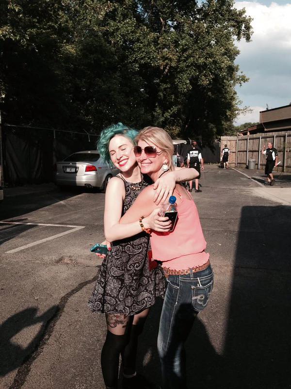 paramoreupdates:  New photos of Hayley with her parents during MONUMENTOUR