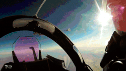 https://64.media.tumblr.com/e30c061ba374d517b5110543651e956e/tumblr_n8fbb7InLv1tpmgf1o1_400.gif