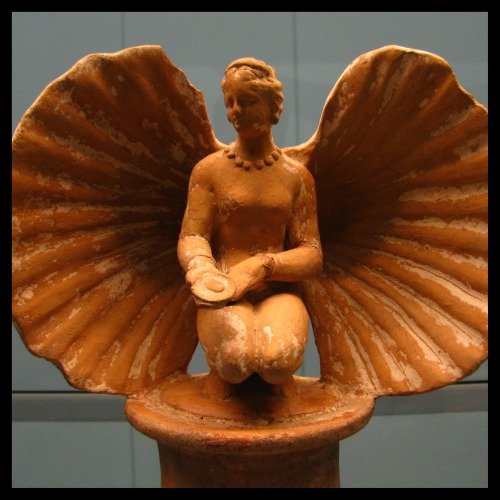 cerasiferae:Italian terracotta figure of Aphrodite, about 180 B.C. Munich Museum of Antiquities
