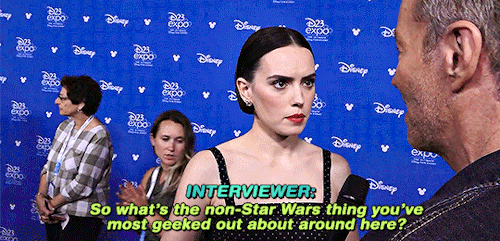 missdaisydaily:Daisy Ridley fangirling over Angelina Jolie at the 2019 D23 Expo