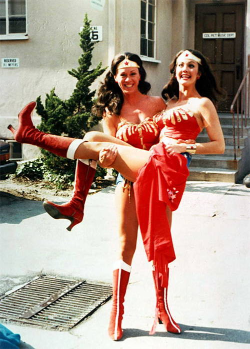 maudelynn:Wonder Woman stunt double Jeannie Epper with Wonder Woman actress Lynda Carter in 1976. Ep