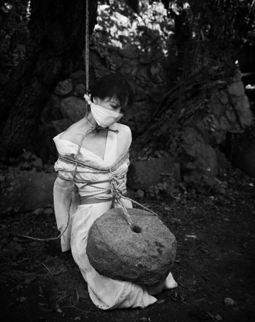 justscreenshots:Shibari &amp; Photo  Kitaro Kasukabe  Model  キリン