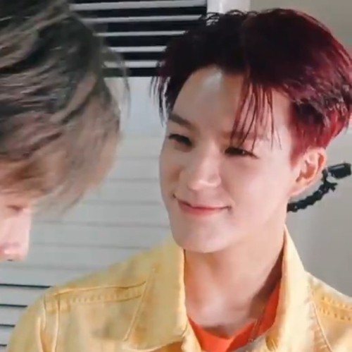 i am in love with the way jeno looks at jisung