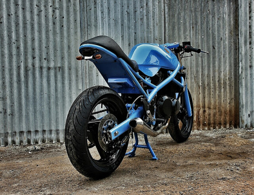 rscrambler:Suzuki Bandit 400 Cafe Racer - Super Blue D’Bandido 