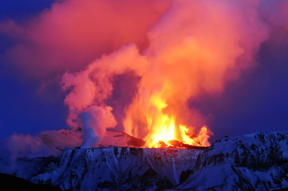 nubbsgalore:  photos of a volcanic eruption and lavafall at fimmvorduhals, east of