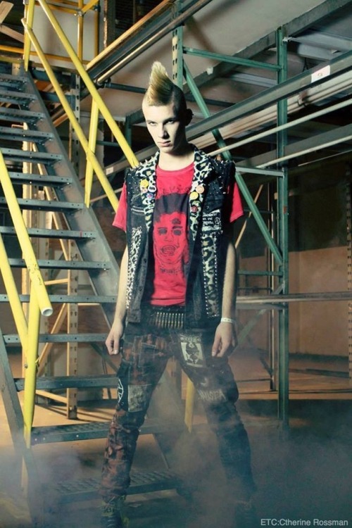 punkerskinhead:  Great looking punk with the bleached mohawk and the punk gear 
