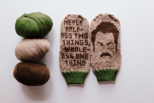 sosuperawesome: Mittens and DIY Patterns by Stephanie Balog on Etsy  See our ‘DIY’ tag   Follow So Super Awesome: Facebook • Pinterest • Instagram  