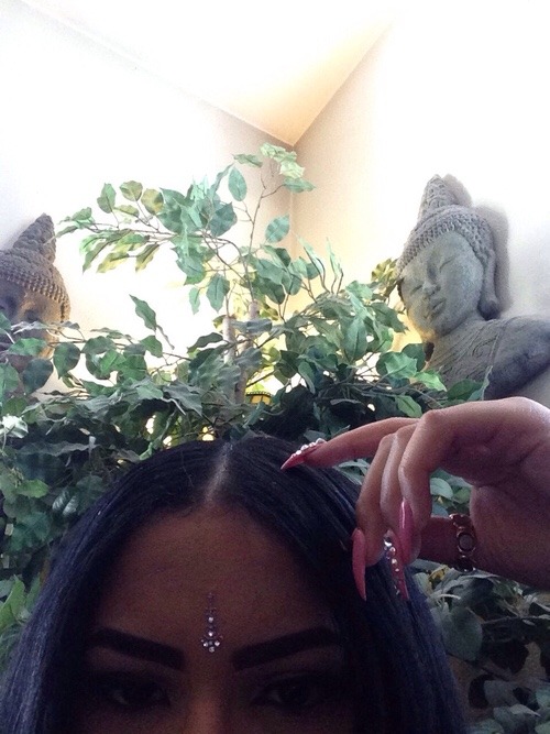 yvngthot:  httpdrxg:  yungebonyqueen:  🌴👑 yungebonyqueen 👑🌴  ♔  👽 