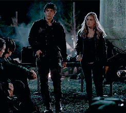 bell-clarke:Bellamy and Clarke being in sync in 2x08
