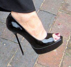sissydebbiejo:  #ShoePorn. Love these stiletto