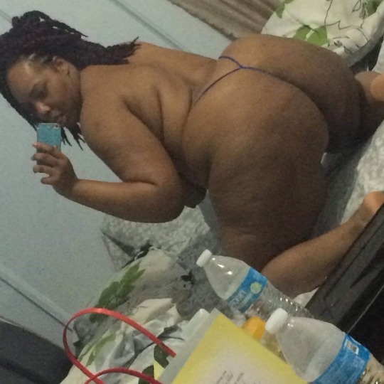 lyonqueen:  Old pics of my Sexy Juicy Ass😘😘