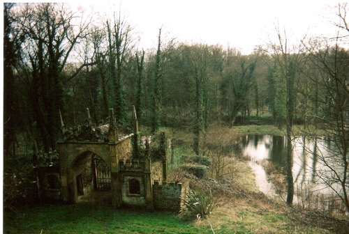 mykindafairytalee:renishaw hall estate (by whistle.and.run)