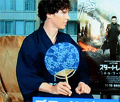 mishasteaparty:Benedict enjoying his fan.