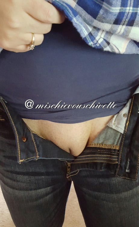 mischievouschivette:  bigabe99:  Is it cold up there @bigabe99 ? Same down here 😭 maybe some pussy and flannel will get you warmed up! Thanks for all the support! https://mischievouschivette.tumblr.com  It’s a bit chilly up this way too, but I’ll