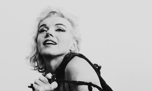 beauvelvet:  Marilyn Monroe at Santa Monica Beach.  Photos by George Barris, 1962.