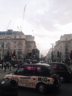 breezyashell:  Picadilly Circus, London.